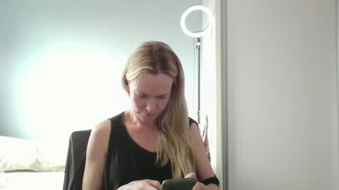 Anny online show from February 18, 6:59 pm