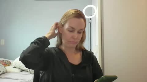 Anny online show from March 10, 10:53 am