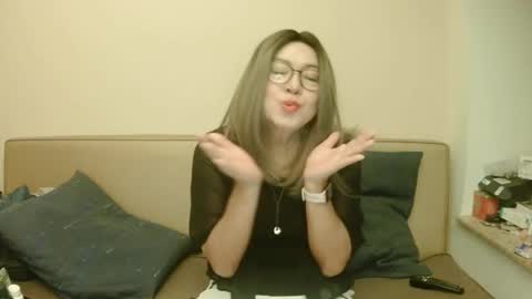 Kelly   online show from October 3, 6:05 pm