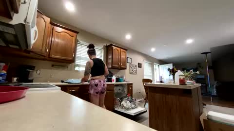 Creeksidecouple online show from May 26, 11:01 pm