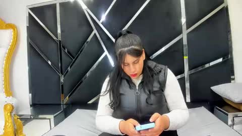 Criistaal   online show from May 24, 3:11 am