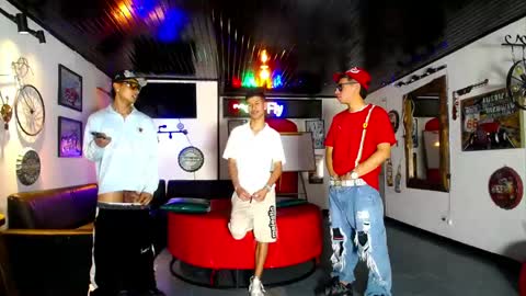 Snapshot of crismens chatting on April 29, 8:15 pm crismens online show from April 29, 8:15 pm