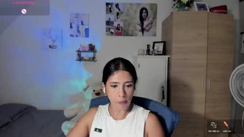 Snapshot of cristamunez chatting on June 10, 2:12 am veronika online show from June 10, 2:12 am