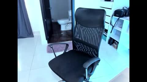 Snapshot of cristinasweet7 chatting on December 2, 6:36 pm cristinasweet7 online show from December 2, 6:36 pm