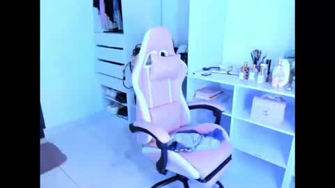 Snapshot of cristinasweet7 chatting on March 17, 11:52 pm cristinasweet7 online show from March 17, 11:52 pm