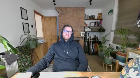 crouchendtiger online show from March 5, 11:56 pm