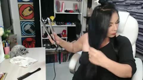 cruela_deviil online show from June 3, 8:36 pm