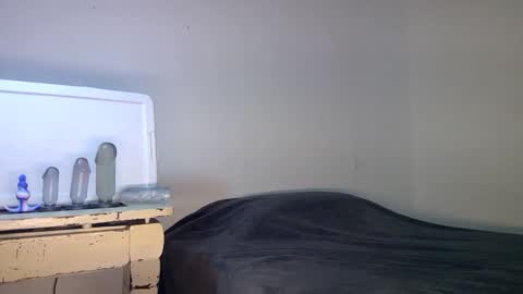 Snapshot of cry_guy chatting on October 7, 11:13 pm cry_guy online show from October 7, 11:13 pm