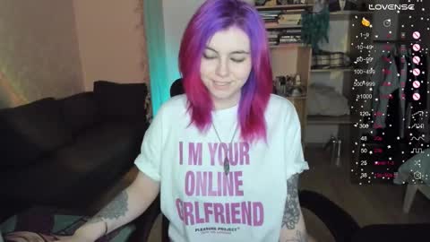 Snapshot of cryptobjgirlv2 chatting on December 19, 1:07 pm Lilith online show from December 19, 1:07 pm