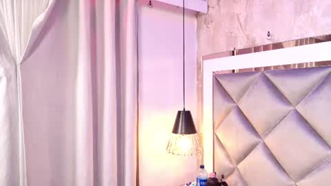 Snapshot of crystal_gilton chatting on June 22, 7:11 pm crystal_gilton online show from June 22, 7:11 pm