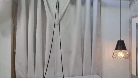 Snapshot of crystal_gilton chatting on June 28, 7:09 pm crystal_gilton online show from June 28, 7:09 pm