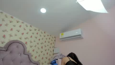 Milf Latina online show from July 13, 1:36 pm