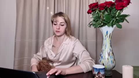 Mary online show from August 4, 8:33 pm