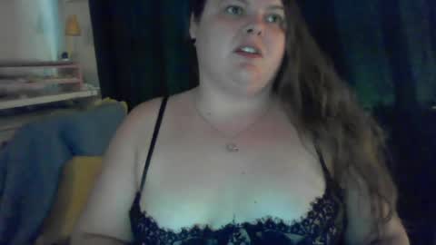 Snapshot of crystalizzzee chatting on June 15, 8:22 pm Herekittykitty69 online show from June 15, 8:22 pm