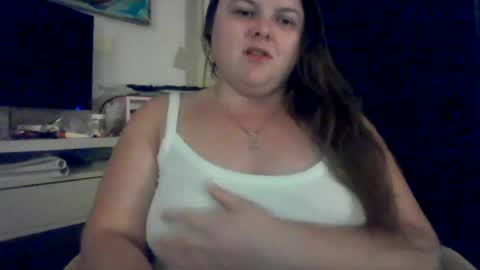 Snapshot of crystalizzzee chatting on June 18, 2:23 am Herekittykitty69 online show from June 18, 2:23 am