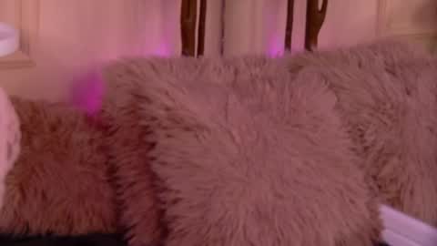 Snapshot of crystallred chatting on February 5, 6:07 am crystallred online show from February 5, 6:07 am