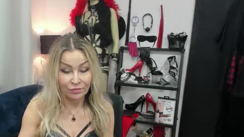 Snapshot of crystalxohotty chatting on February 18, 5:36 am CrystalHotty online show from February 18, 5:36 am