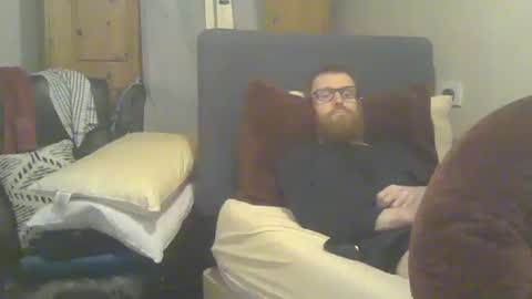 Snapshot of cs014g8493 chatting on February 5, 12:48 am chris online show from February 5, 12:48 am