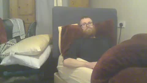 Snapshot of cs014g8493 chatting on February 10, 12:04 am chris online show from February 10, 12:04 am