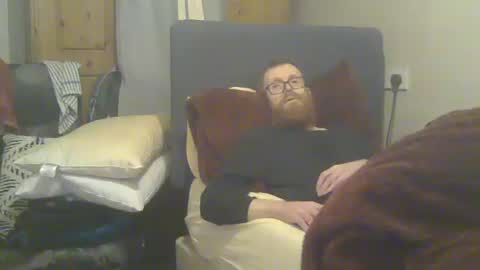 Snapshot of cs014g8493 chatting on February 16, 12:40 am chris online show from February 16, 12:40 am