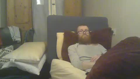 Snapshot of cs014g8493 chatting on February 24, 12:41 am chris online show from February 24, 12:41 am