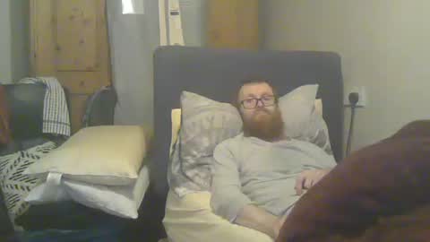 Snapshot of cs014g8493 chatting on February 26, 12:53 am chris online show from February 26, 12:53 am