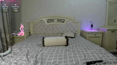 Snapshot of cuddlies2 chatting on December 6, 6:37 am cuddlies2 online show from December 6, 6:37 am