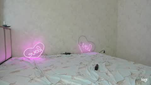 Snapshot of cuddlies2 chatting on December 23, 4:33 am cuddlies2 online show from December 23, 4:33 am