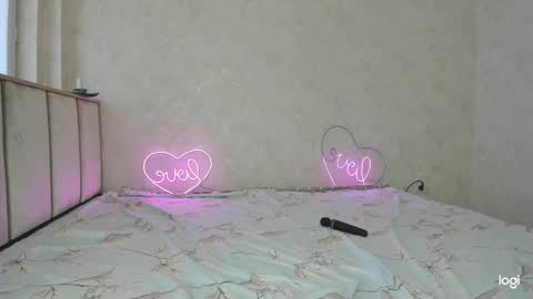 Snapshot of cuddlies2 chatting on December 24, 3:38 am cuddlies2 online show from December 24, 3:38 am