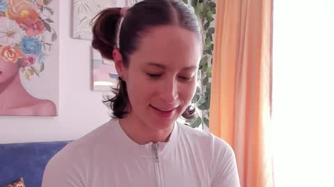 Snapshot of cuddlingbunnny chatting on May 13, 4:15 pm Leonela online show from May 13, 4:15 pm