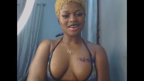 Snapshot of cum_ebony_petitxx chatting on June 18, 6:35 am cath online show from June 18, 6:35 am