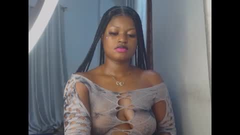Snapshot of cum_ebony_petitxx chatting on July 5, 6:53 am cath online show from July 5, 6:53 am