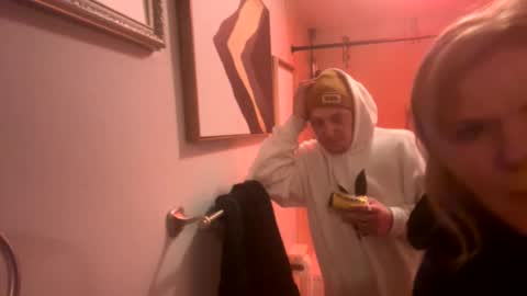 Snapshot of cumaswer434 chatting on May 9, 12:10 pm CuMAw3R online show from May 9, 12:10 pm
