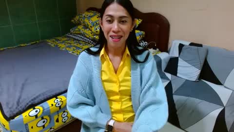 Leah Vergara online show from December 16, 7:04 am