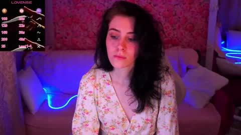 curleyblueeyes online show from March 24, 2:44 pm