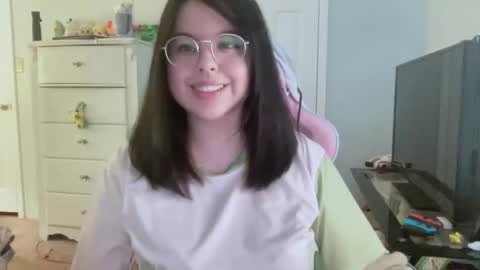 Snapshot of curviiemm30 chatting on January 10, 7:48 pm Emmie online show from January 10, 7:48 pm