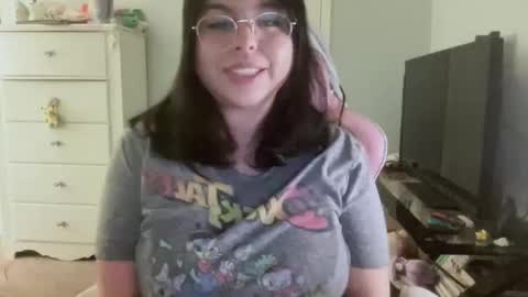 Snapshot of curviiemm30 chatting on January 13, 2:06 am Emmie online show from January 13, 2:06 am