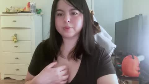 Snapshot of curviiemm30 chatting on February 14, 8:49 pm Emmie online show from February 14, 8:49 pm
