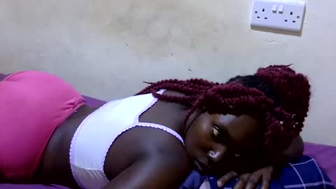 curvy_queen12 online show from July 13, 7:33 am