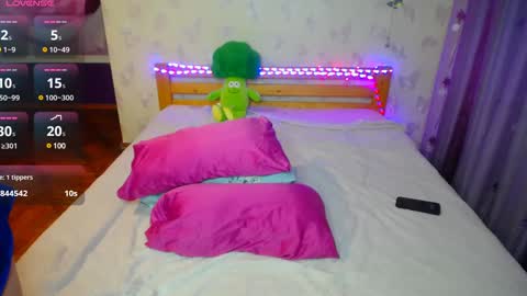 Kat online show from December 1, 5:46 pm