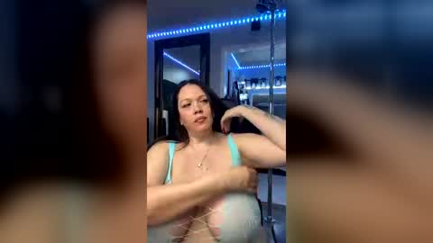Snapshot of curvyfunlover chatting on June 13, 10:02 am curvyfunlover online show from June 13, 10:02 am