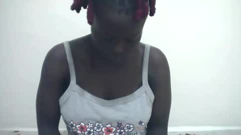 curvynubian online show from April 19, 8:13 am