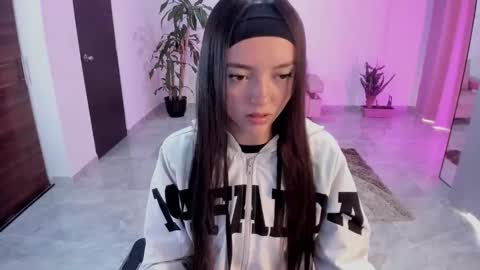 Snapshot of cute_fox_1 chatting on November 4, 2:49 pm Bella Fox online show from November 4, 2:49 pm