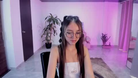 Snapshot of cute_fox_1 chatting on November 6, 2:29 pm Bella Fox online show from November 6, 2:29 pm