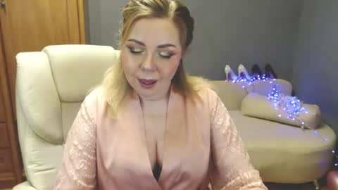 cute_phoenix online show from June 18, 7:07 pm
