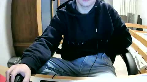 Cuteboy090 online show from April 2, 9:51 am