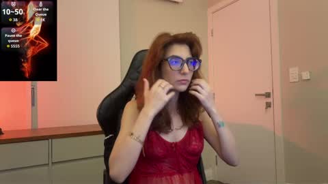katieee online show from May 23, 11:25 am