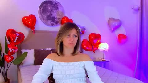 cutemirage online show from February 12, 3:18 pm