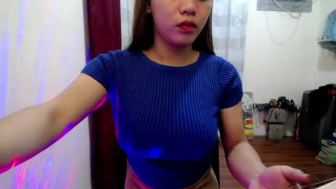 Snapshot of cutepinay143 chatting on July 16, 4:02 pm isabel online show from July 16, 4:02 pm
