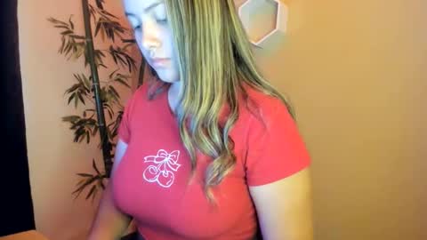 cutesamantha_ online show from May 26, 7:43 pm